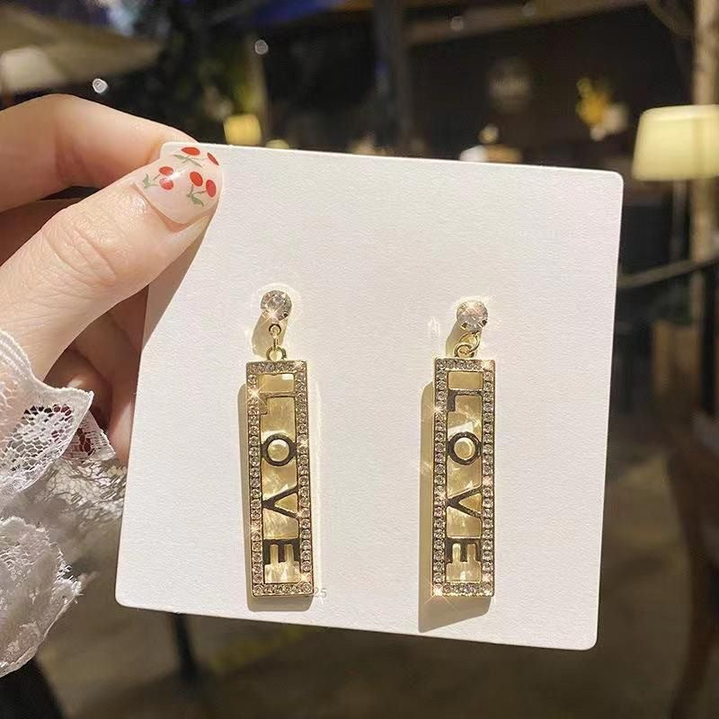 Wine Red Bean-shaped Stud Earrings Retro